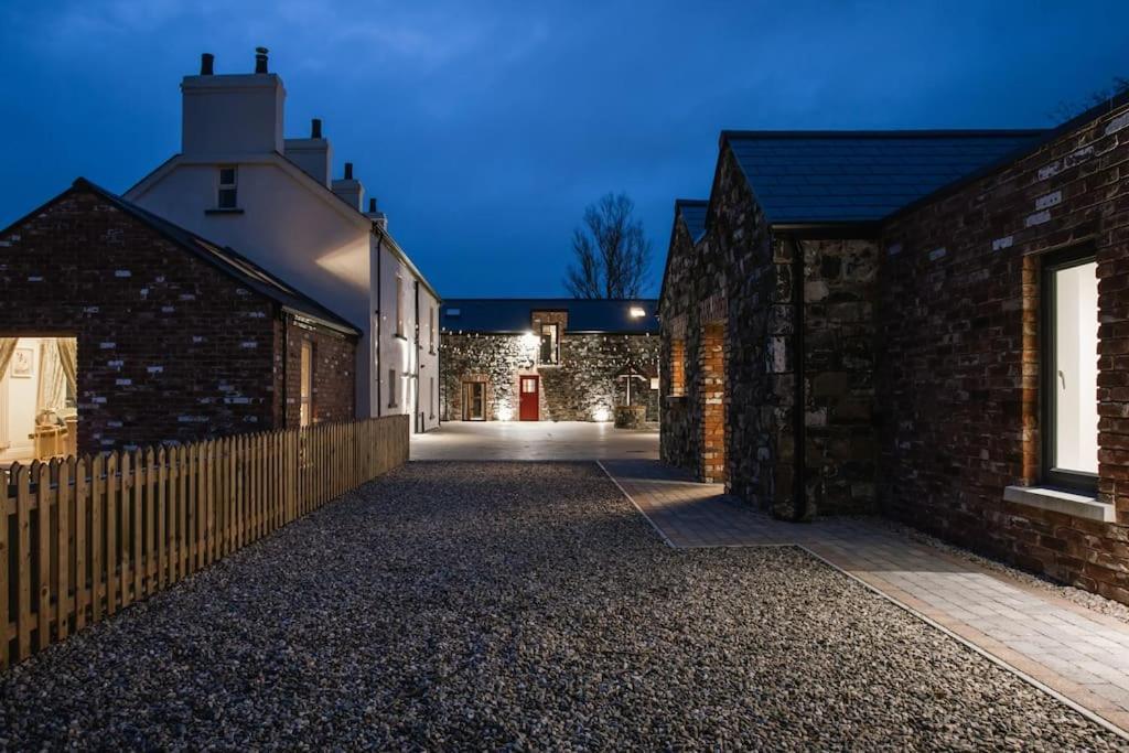 The Barn At Corrstown Village Портраш Экстерьер фото